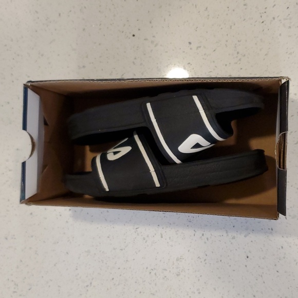Fila slides - Picture 6 of 6